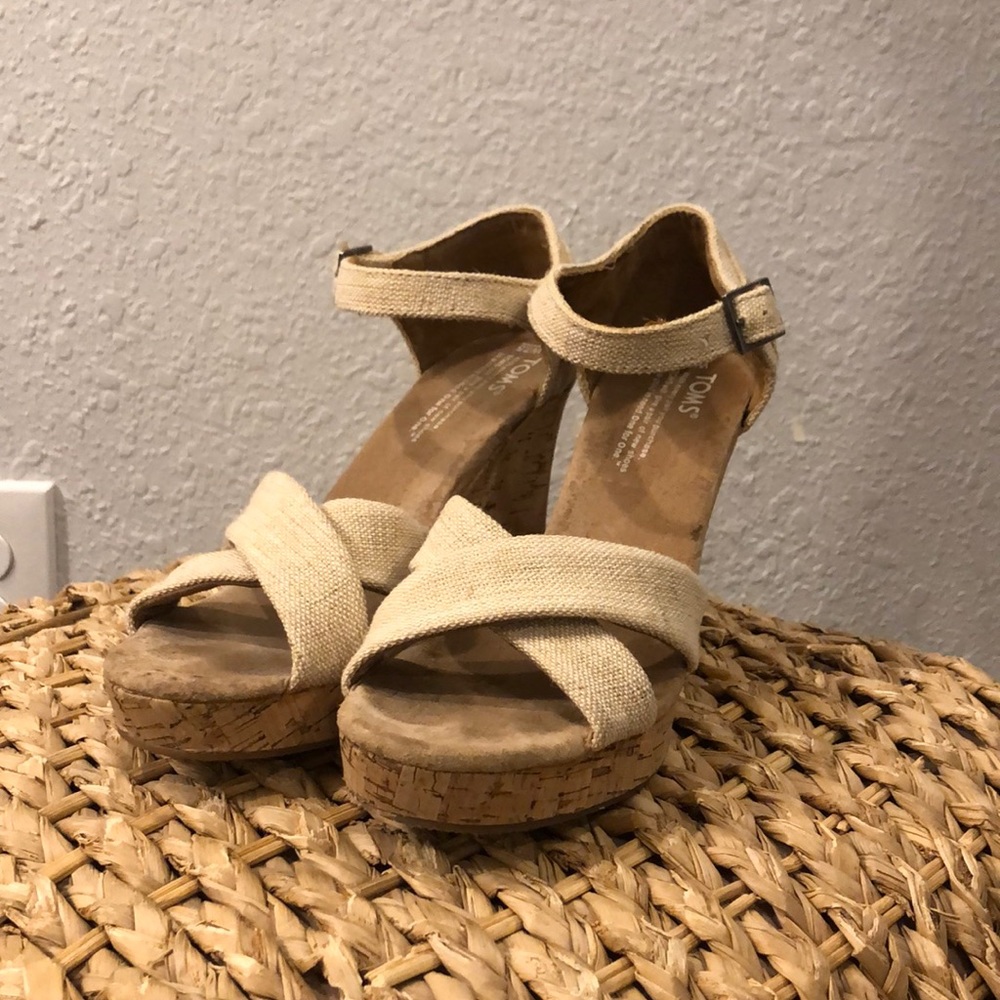 Toms wedges - tan